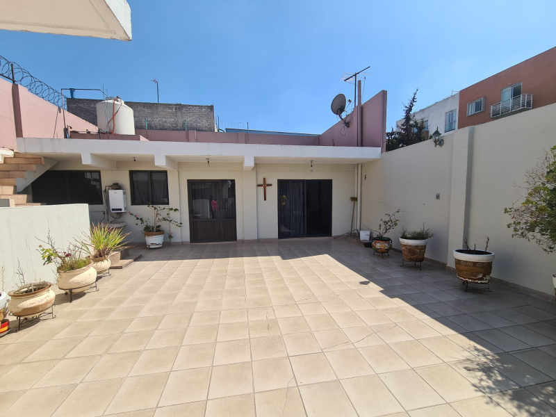 SE VENDE CASA CON LOCALES COMERCIALES EN GUSTAVO A. MADERO CDMX