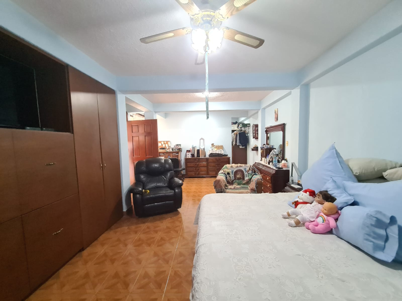 SE VENDE CASA CON LOCALES COMERCIALES EN GUSTAVO A. MADERO CDMX