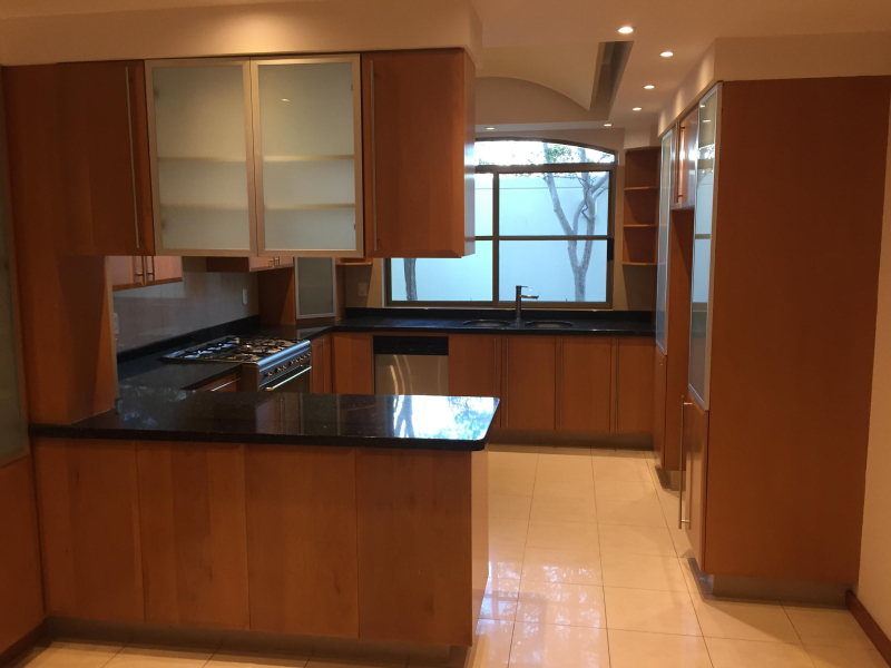 Casa En Renta �?? Coto Valencia, Puerta De Hierro, Zapopan