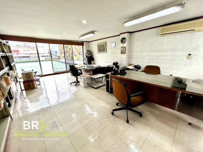 Edificio Comercial Con Locales Y Oficinas En Venta En Col. Centro