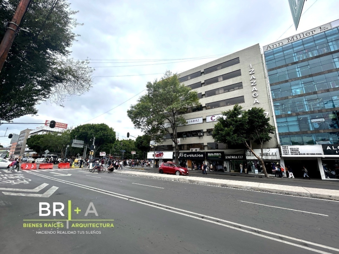Edificio Comercial Con Locales Y Oficinas En Venta En Col. Centro