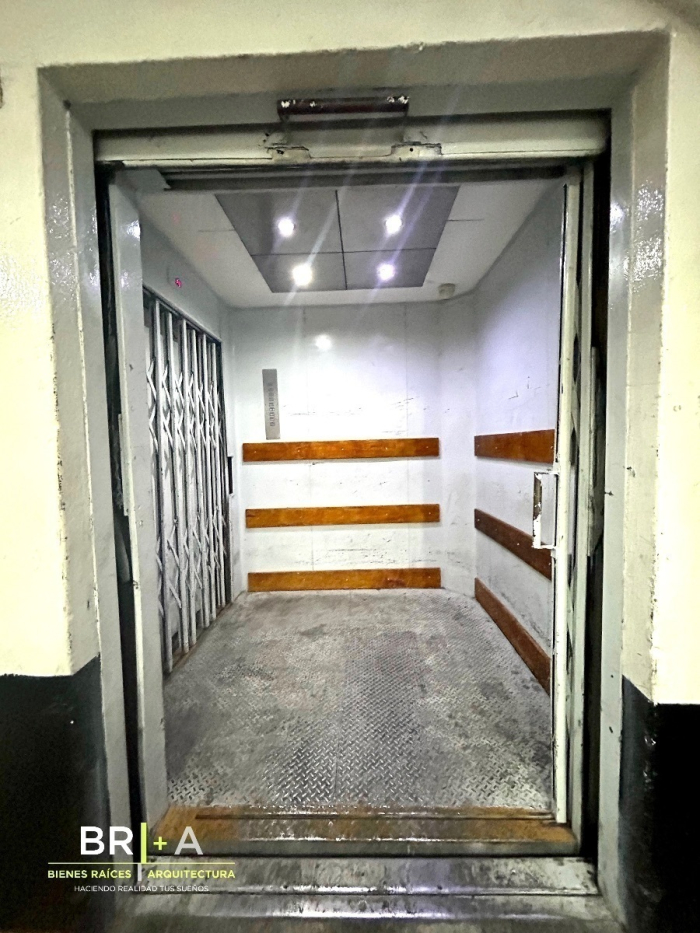 Edificio Comercial Con Locales Y Oficinas En Venta En Col. Centro