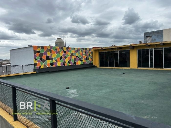 Edificio Comercial Con Locales Y Oficinas En Venta En Col. Centro