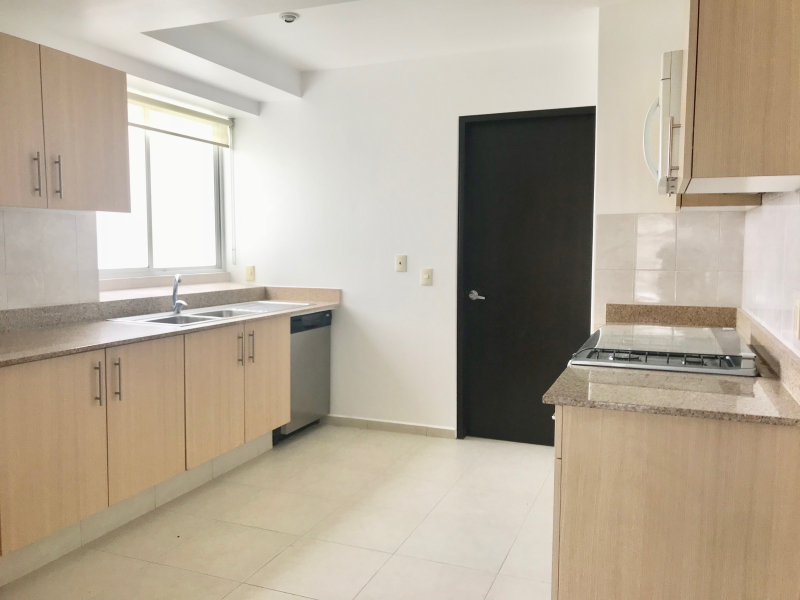 Departamento En Renta En Bosque Real