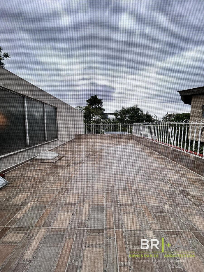 hermosa casa en venta en excelente estado sierra paracaima