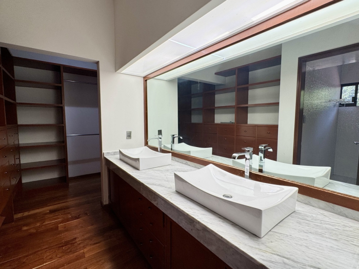 RENTA CASA EN BOSQUE DE LAS LOMAS