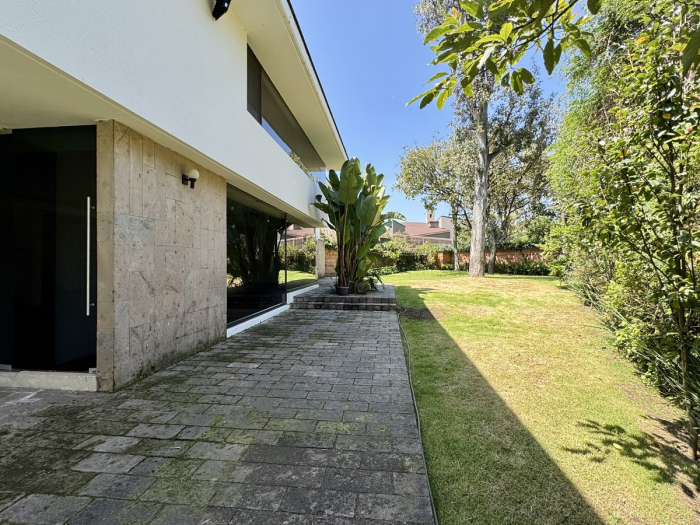 RENTA CASA EN BOSQUE DE LAS LOMAS