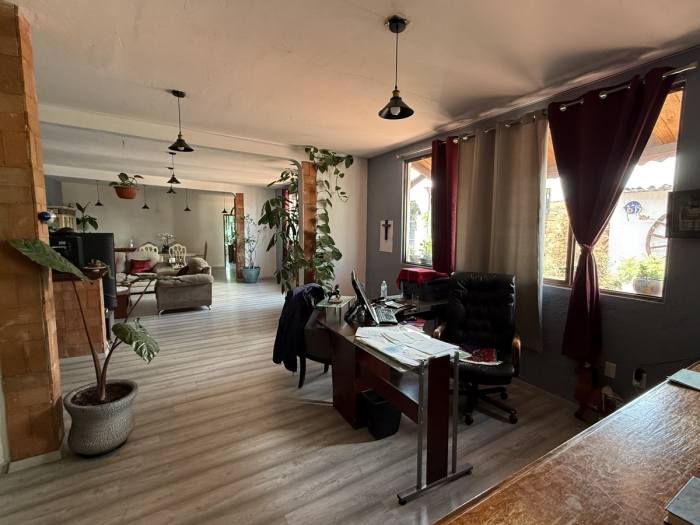 bodega en venta en metepec con oficinas, local y departamento