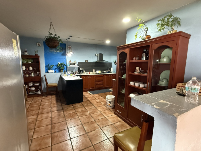 bodega en venta en metepec con oficinas, local y departamento