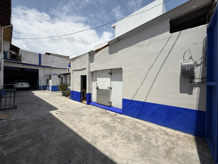 bodega en venta en metepec con oficinas, local y departamento