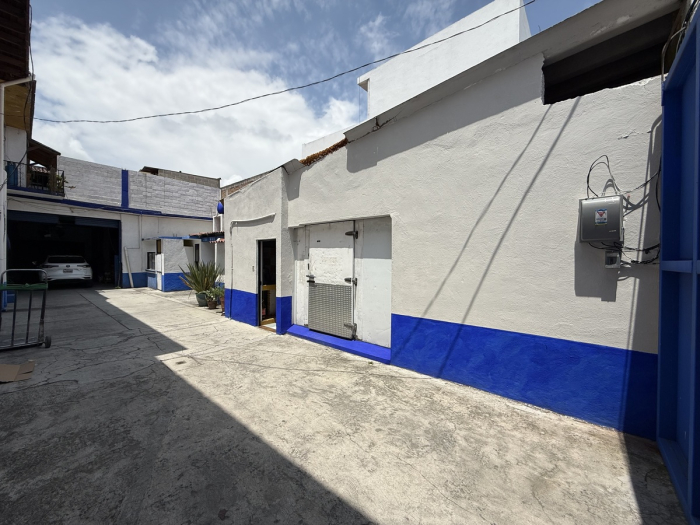 bodega en venta en metepec con oficinas, local y departamento