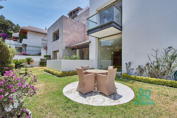 Casa En Venta En La Herradura Con Elevador