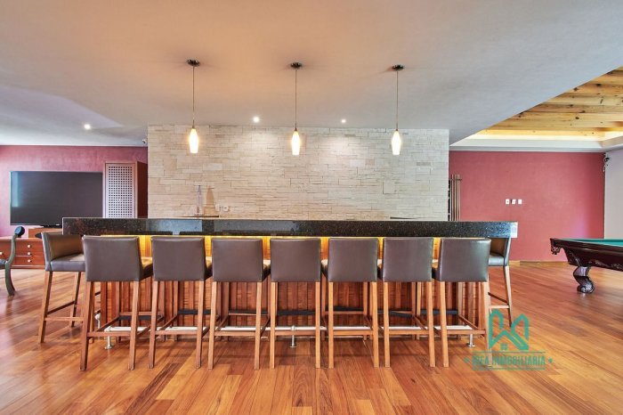 Casa En Venta En La Herradura Con Elevador