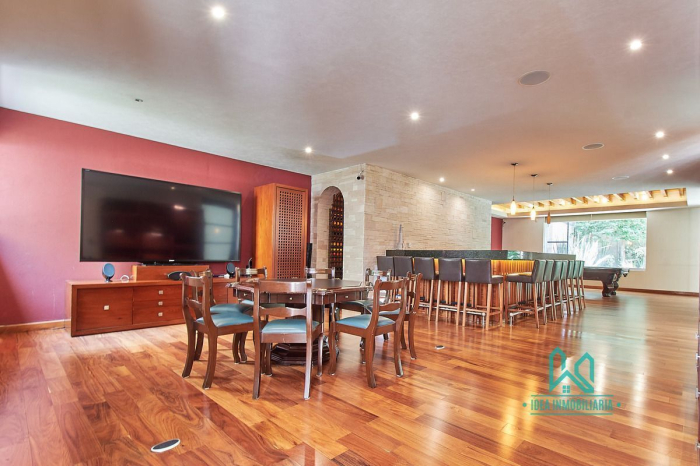 Casa En Venta En La Herradura Con Elevador