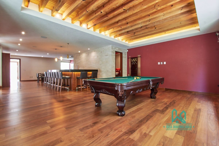 Casa En Venta En La Herradura Con Elevador