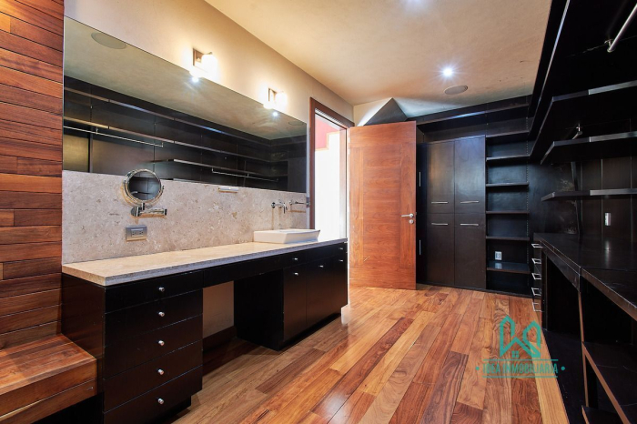 Casa En Venta En La Herradura Con Elevador