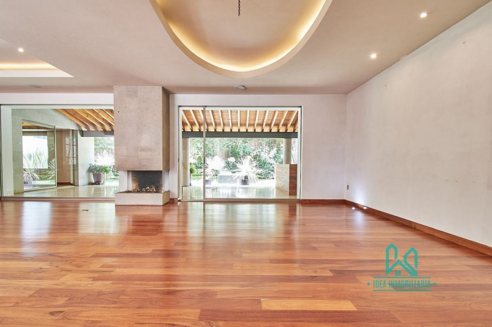 Casa En Venta En La Herradura Con Elevador