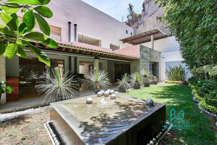 Casa En Venta En La Herradura Con Elevador