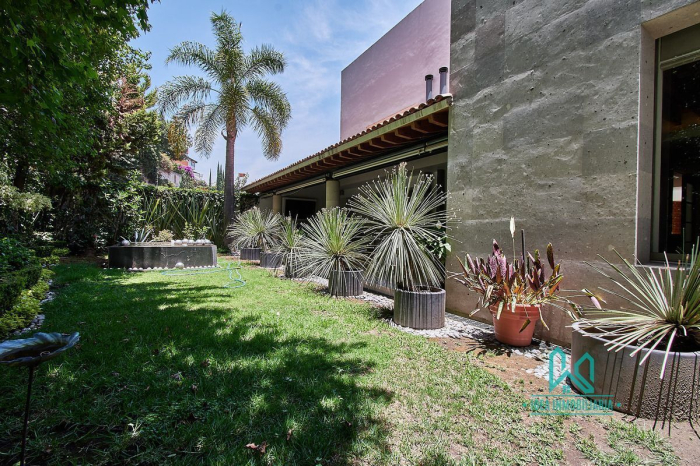 Casa En Venta En La Herradura Con Elevador
