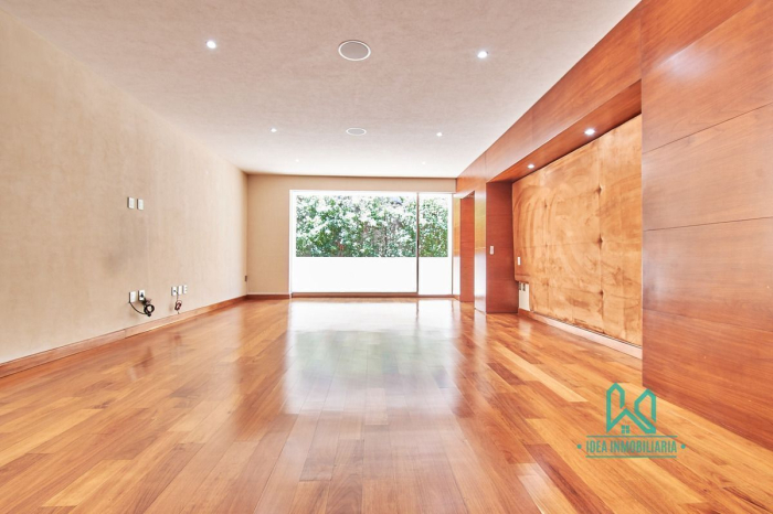 Casa En Venta En La Herradura Con Elevador