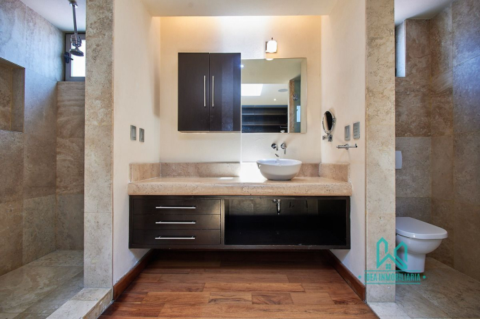 Casa En Venta En La Herradura Con Elevador