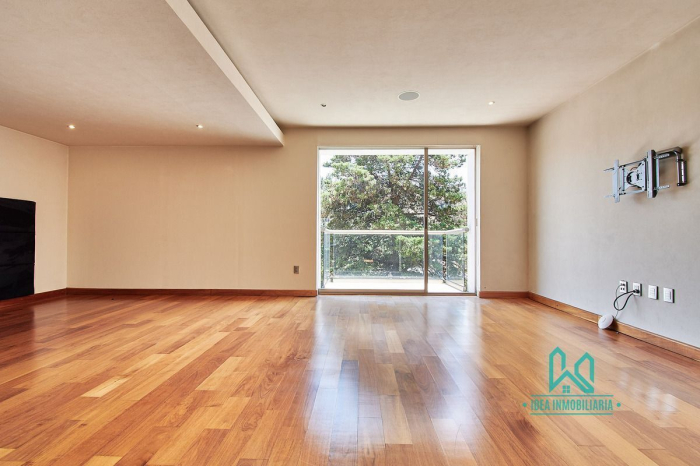 Casa En Venta En La Herradura Con Elevador