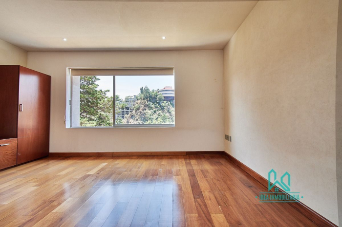 Casa En Venta En La Herradura Con Elevador