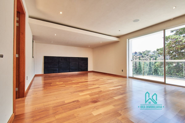 Casa En Venta En La Herradura Con Elevador