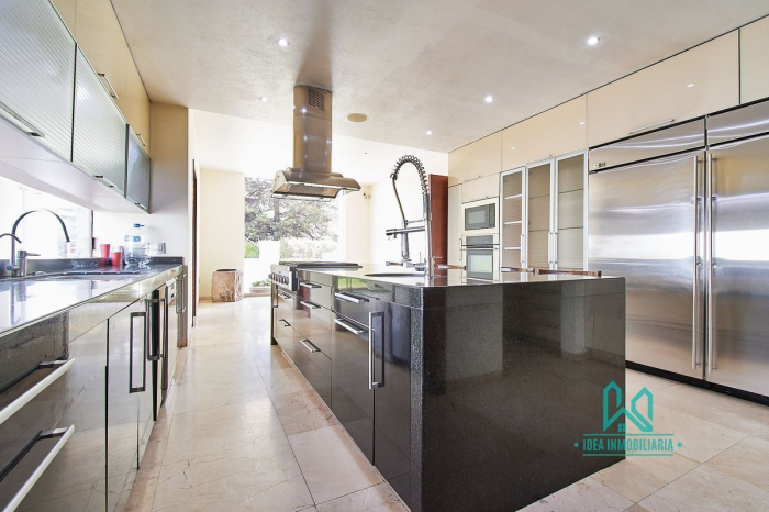 Casa En Venta En La Herradura Con Elevador