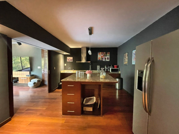 CASA VENTA LOMAS DE LAS PALMAS �?? CALLE CON SEGURIDAD 24/7