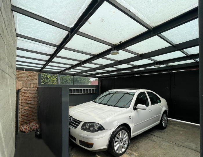 CASA VENTA LOMAS DE LAS PALMAS �?? CALLE CON SEGURIDAD 24/7