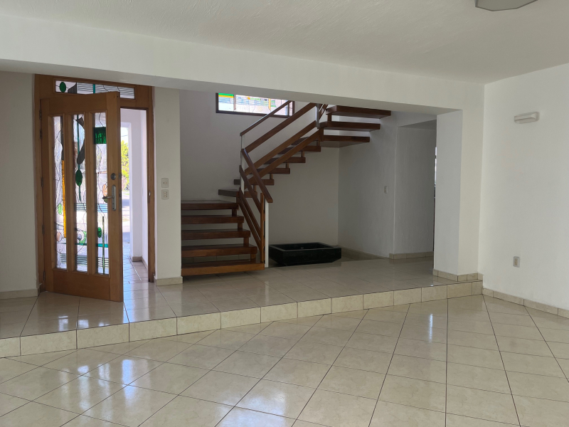 Casa En Renta En Jardín Real Dentro De Coto Zapopan