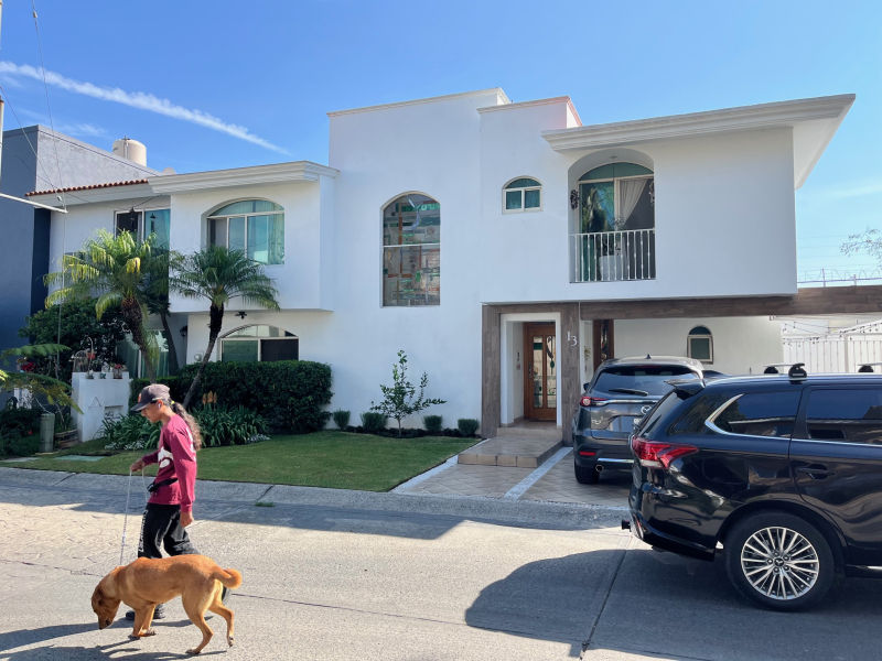 Casa En Renta En Jardín Real Dentro De Coto Zapopan