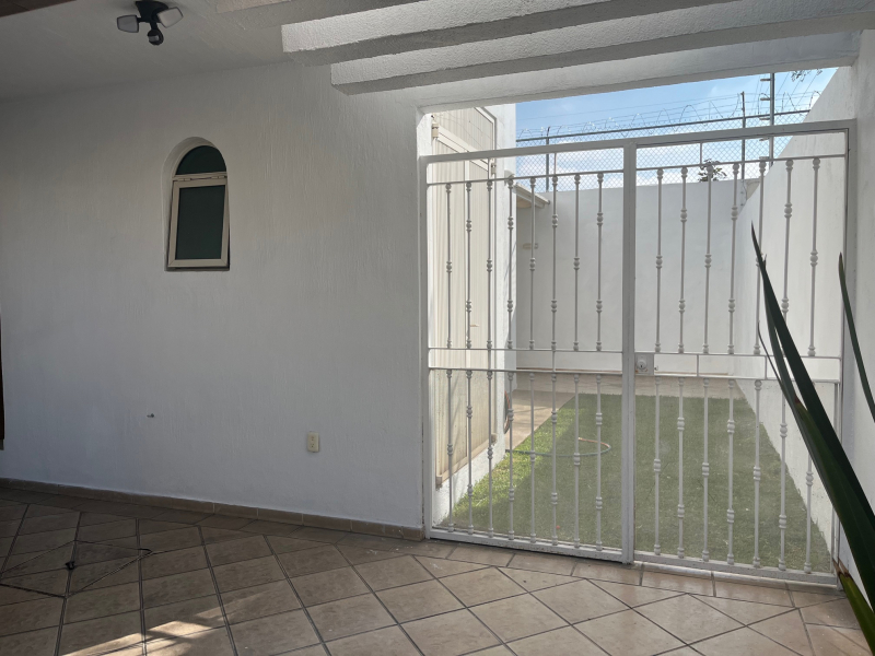 Casa En Renta En Jardín Real Dentro De Coto Zapopan