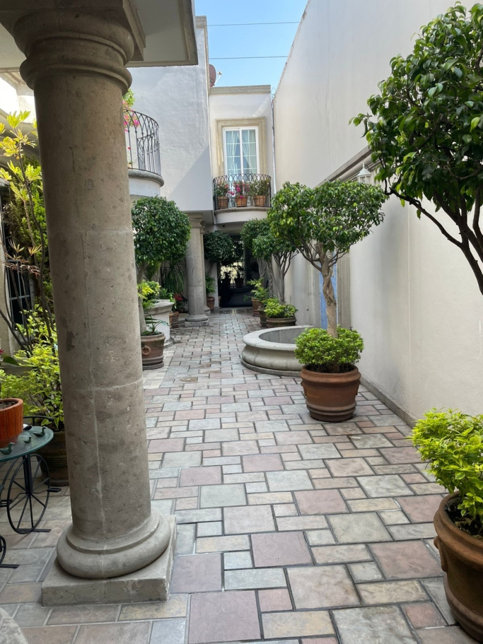 Tecamachalco, Av De Los Bosques. Venta Casa Con Jardín $14,000,000 MN