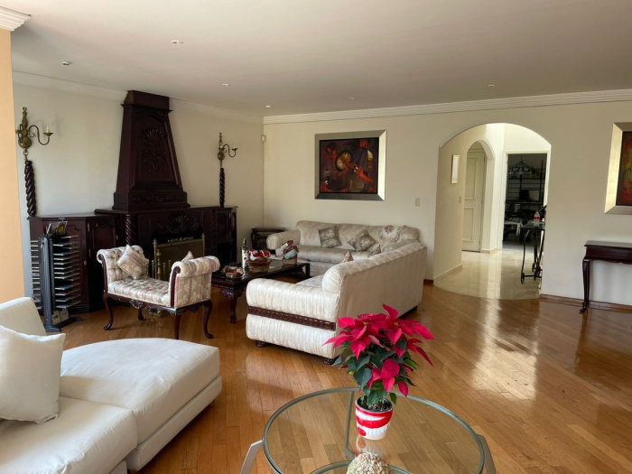 Tecamachalco, Av De Los Bosques. Venta Casa Con Jardín $14,000,000 MN