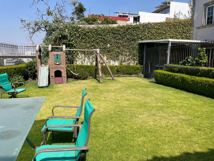 Tecamachalco, Av De Los Bosques. Venta Casa Con Jardín $14,000,000 MN