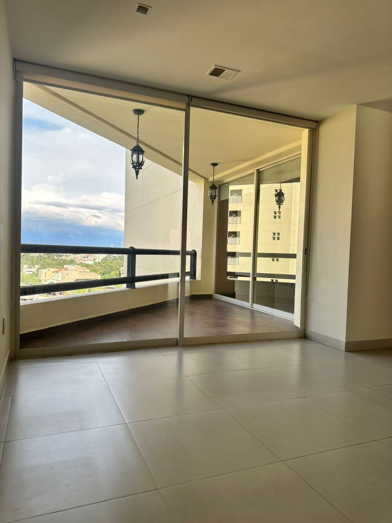 Departamento En Renta En Lomas Country