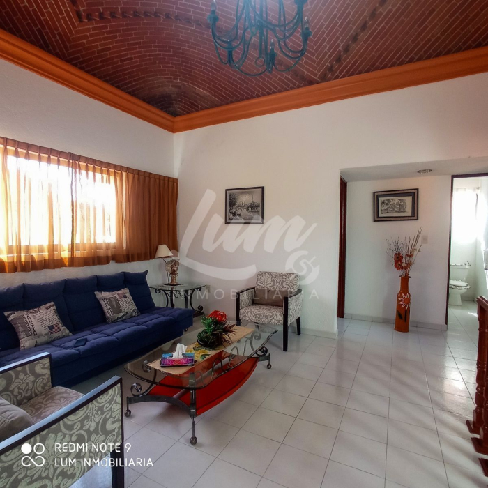 VENTA DE CASA EN FRACCIONAMIENTO BURGOS, CON ALBERCA