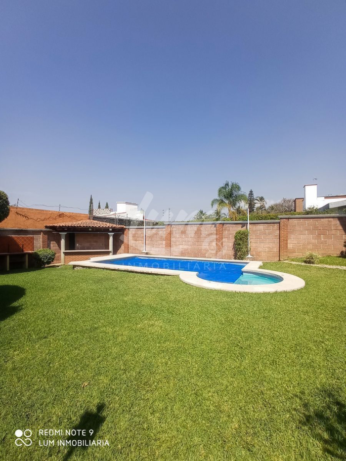 VENTA DE CASA EN FRACCIONAMIENTO BURGOS, CON ALBERCA