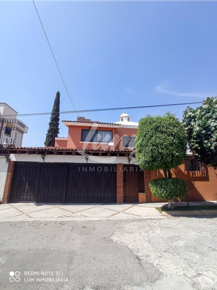 VENTA DE CASA EN FRACCIONAMIENTO BURGOS, CON ALBERCA