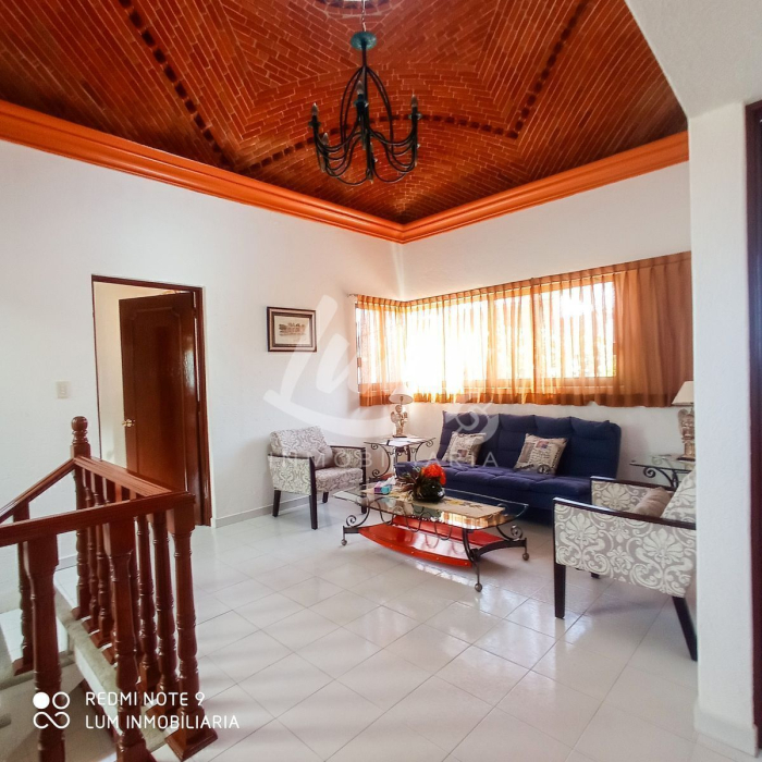 VENTA DE CASA EN FRACCIONAMIENTO BURGOS, CON ALBERCA