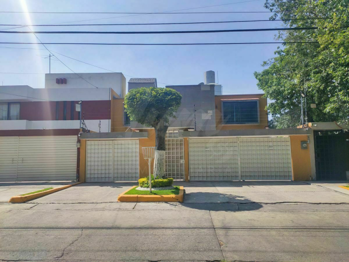 venta de amplia casa de 316 m2 en cd satelite