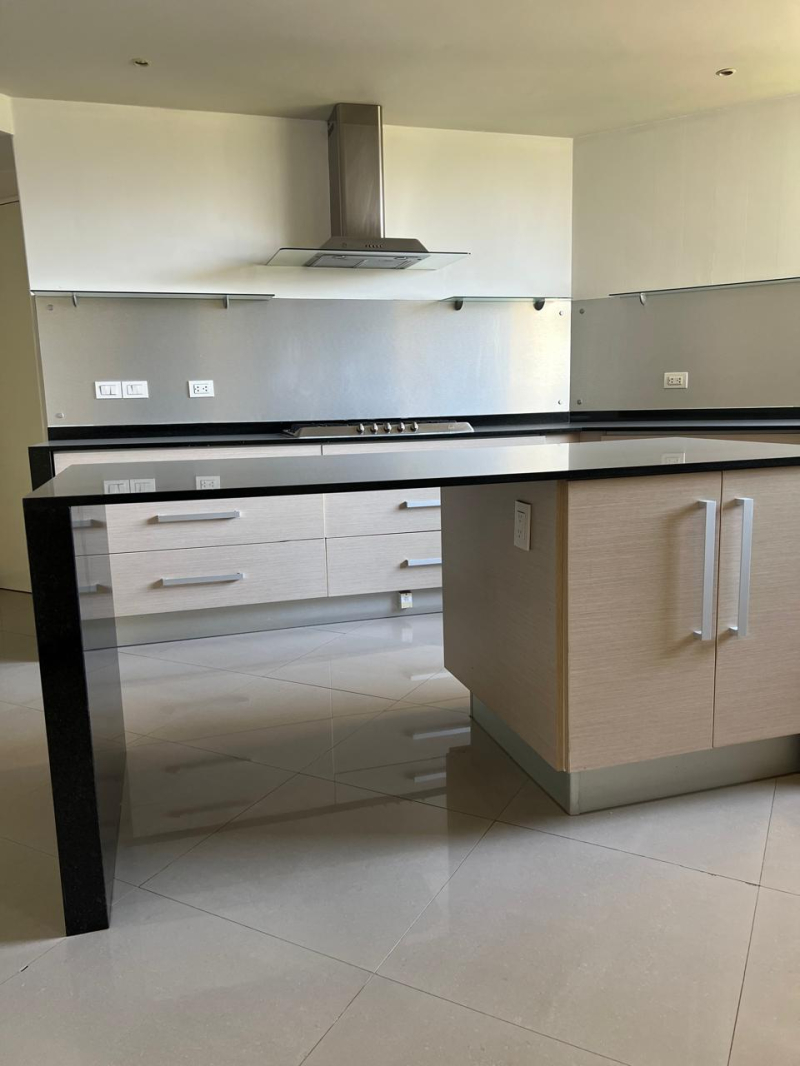 Departamento En Venta En Lomas Country