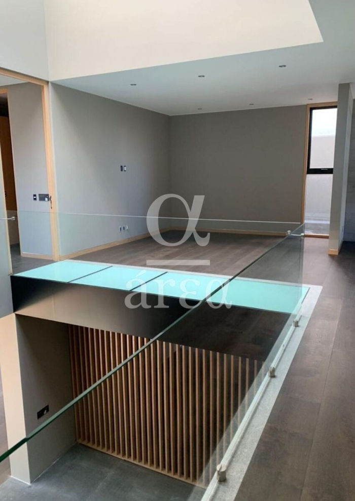 Moderna Residencia en Venta en Cumbres de Santa Fé