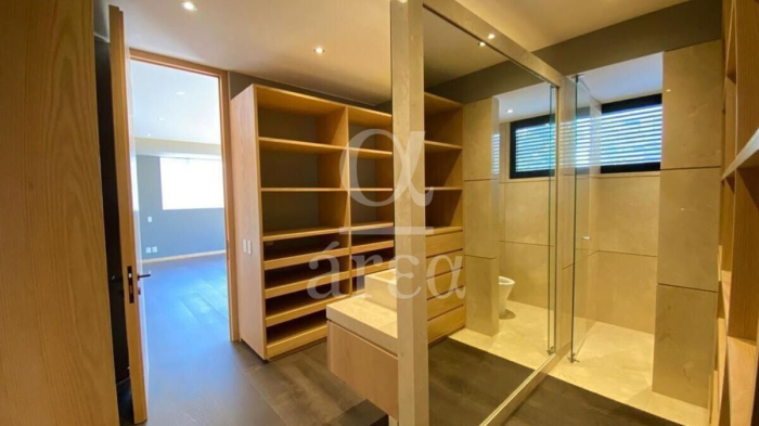 Moderna Residencia en Venta en Cumbres de Santa Fé