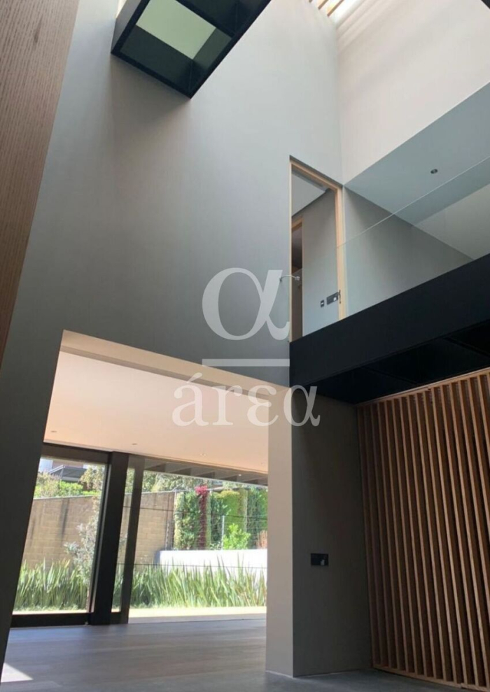 Moderna Residencia en Venta en Cumbres de Santa Fé