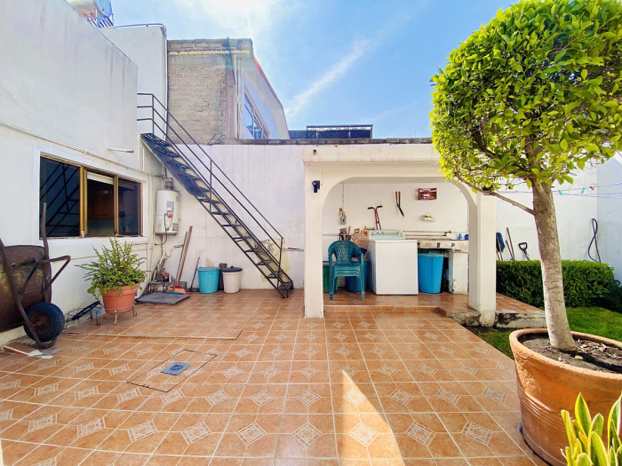 Casa En Venta, Con Departamento Independiente Incluido, En Gustavo A. Madero