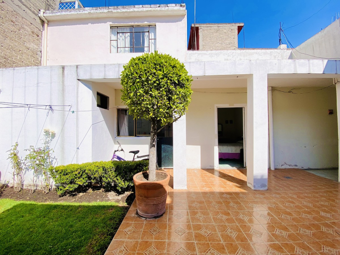 Casa En Venta, Con Departamento Independiente Incluido, En Gustavo A. Madero