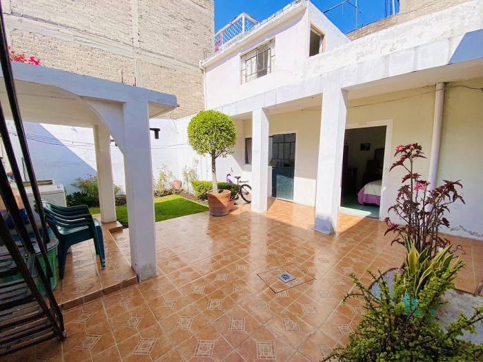 Casa En Venta, Con Departamento Independiente Incluido, En Gustavo A. Madero